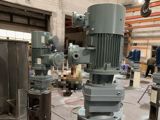 Pengecil untuk reaktor berlapis kaca