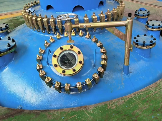 Manhole Berlapis Kaca