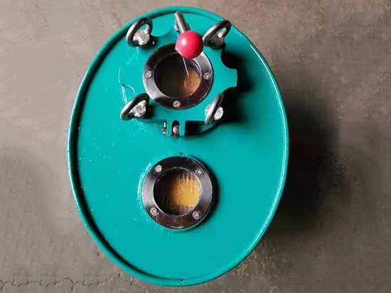 Manhole Berlapis Kaca