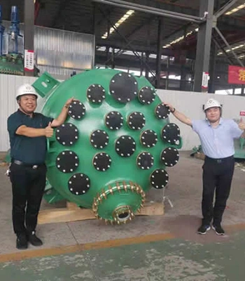 Reaktor berlapis kaca dengan pelbagai nozel tersuai