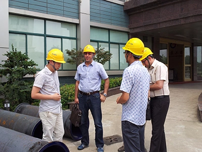 Perbincangan perniagaan dengan pelanggan Timur Tengah